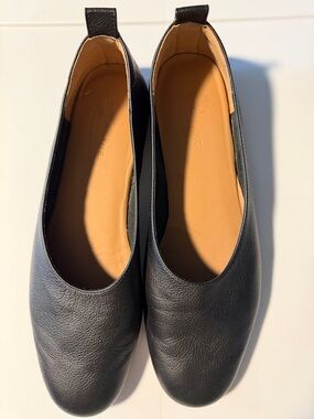 Everlane Black Leather Ballet Flats with Tan Insole